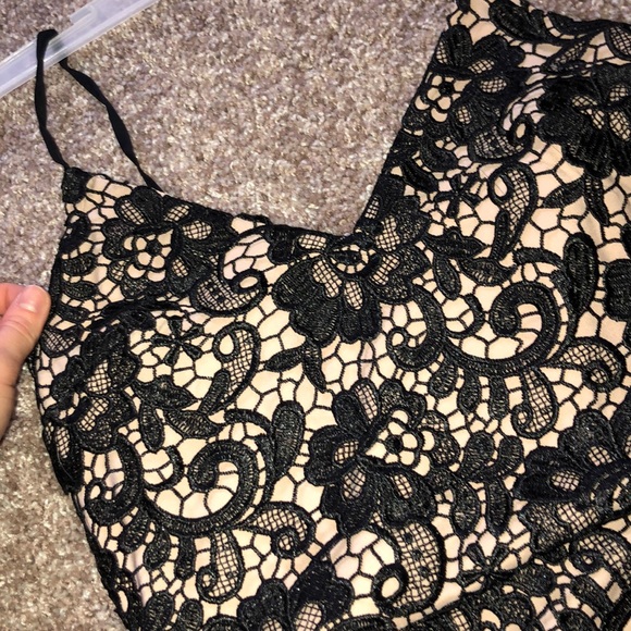 Express Lace dress - Picture 3 of 4